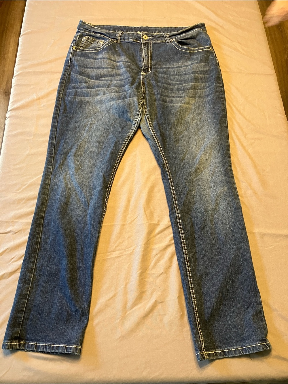 Women's Straight-Leg Jeans in Medium Blue Wash